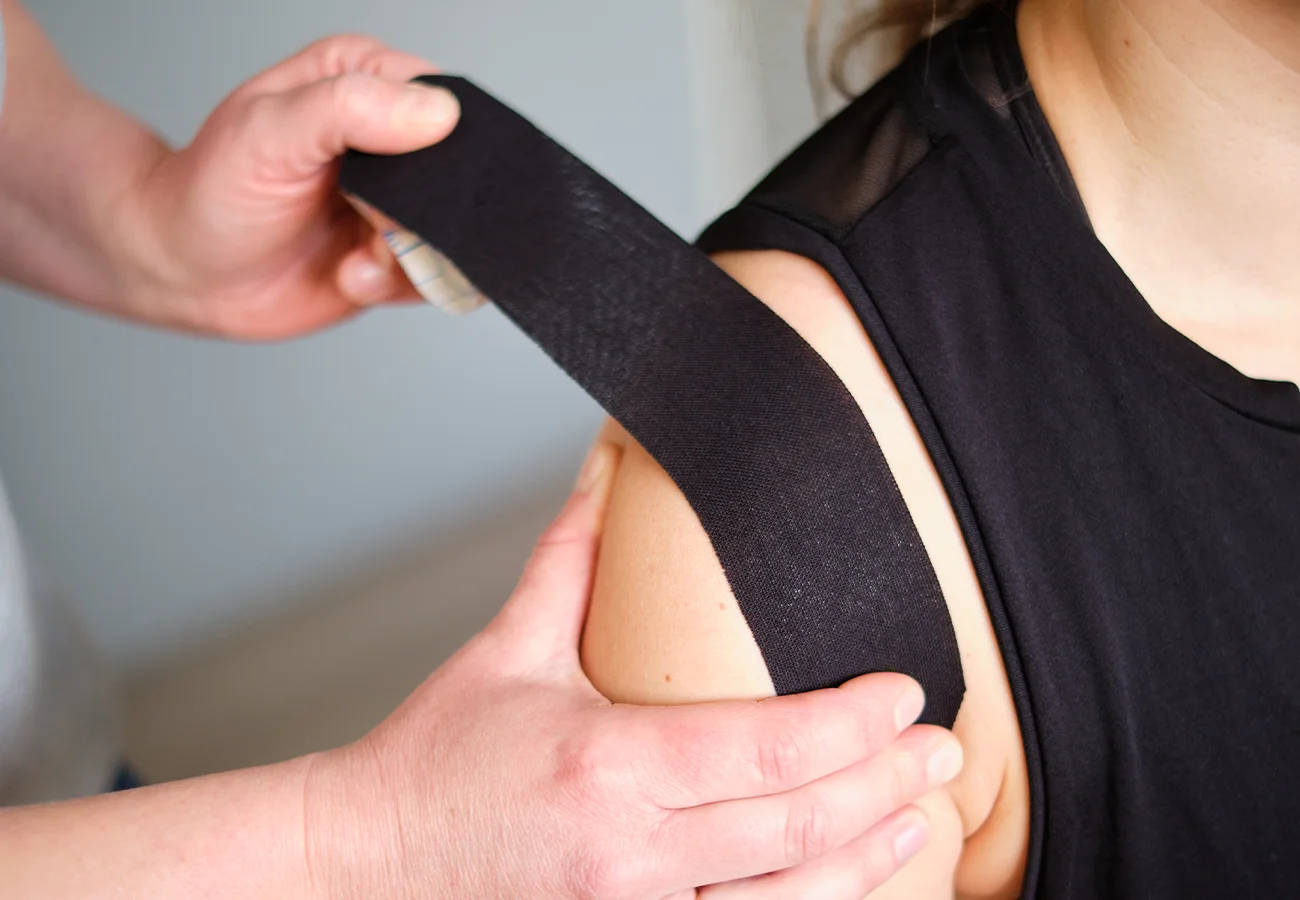 Medical tape en gekneusde ribben